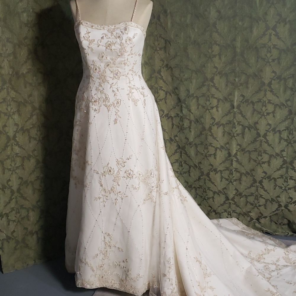 Gorgeous Sheath Ivory Wedding Dress with sheer overlay w/gold floral app…